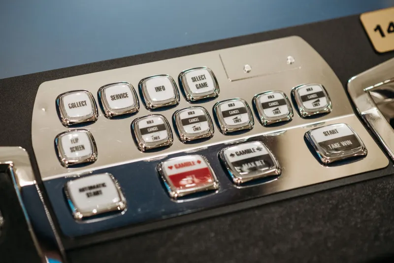 Il Tempo che Non Senti Passare: I Meccanismi Nascosti delle Slot che Allungano le Tue Sessioni su Zet Casino